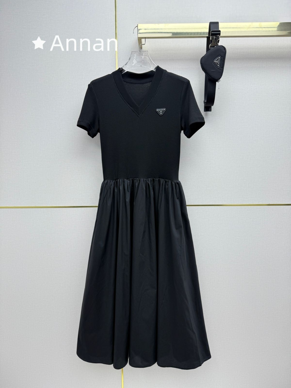 人気新品！新品 PRADA プラダ ワンピース レディース