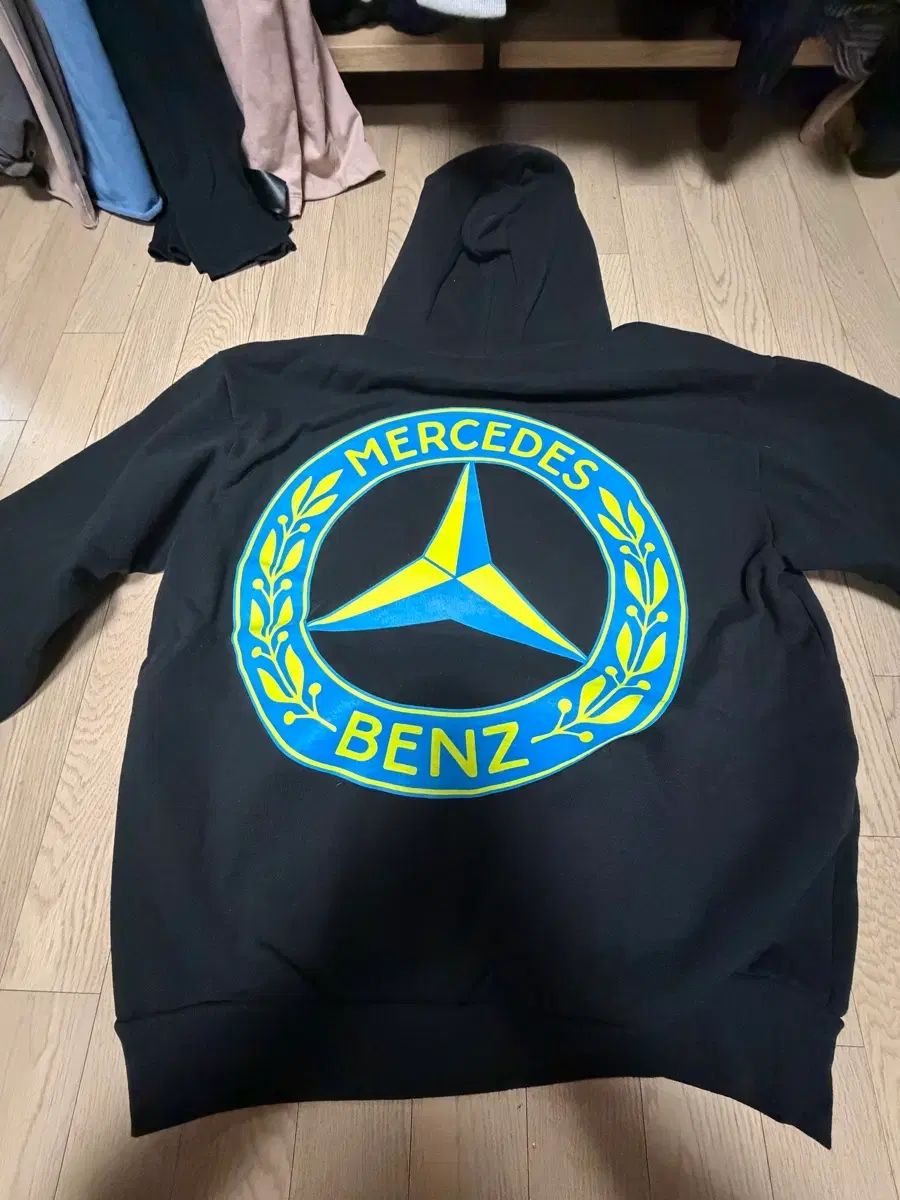 AWGE メルセデス ベンツ ブラック WHO フーディー プリンティング