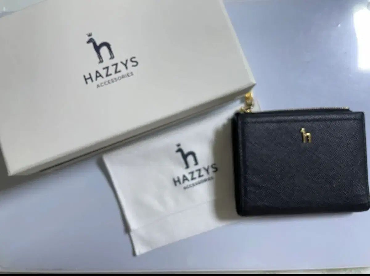 HAZZYS ヘジス ブラック 二つ折り財布 HAZZYS 財布 レディース財布