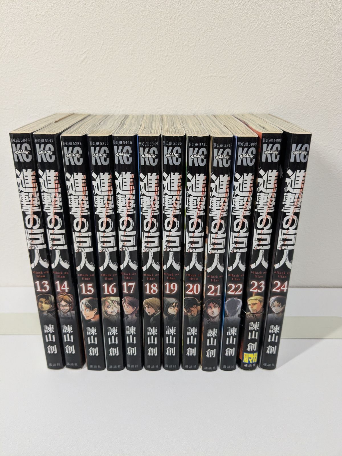 【全巻初版】進撃の巨人 全巻セット 1～34巻＋キャラクター名鑑2冊 諌山創 進撃の巨人 1～34巻 関連本3冊 全巻セット 諌山創 - メルカリ
