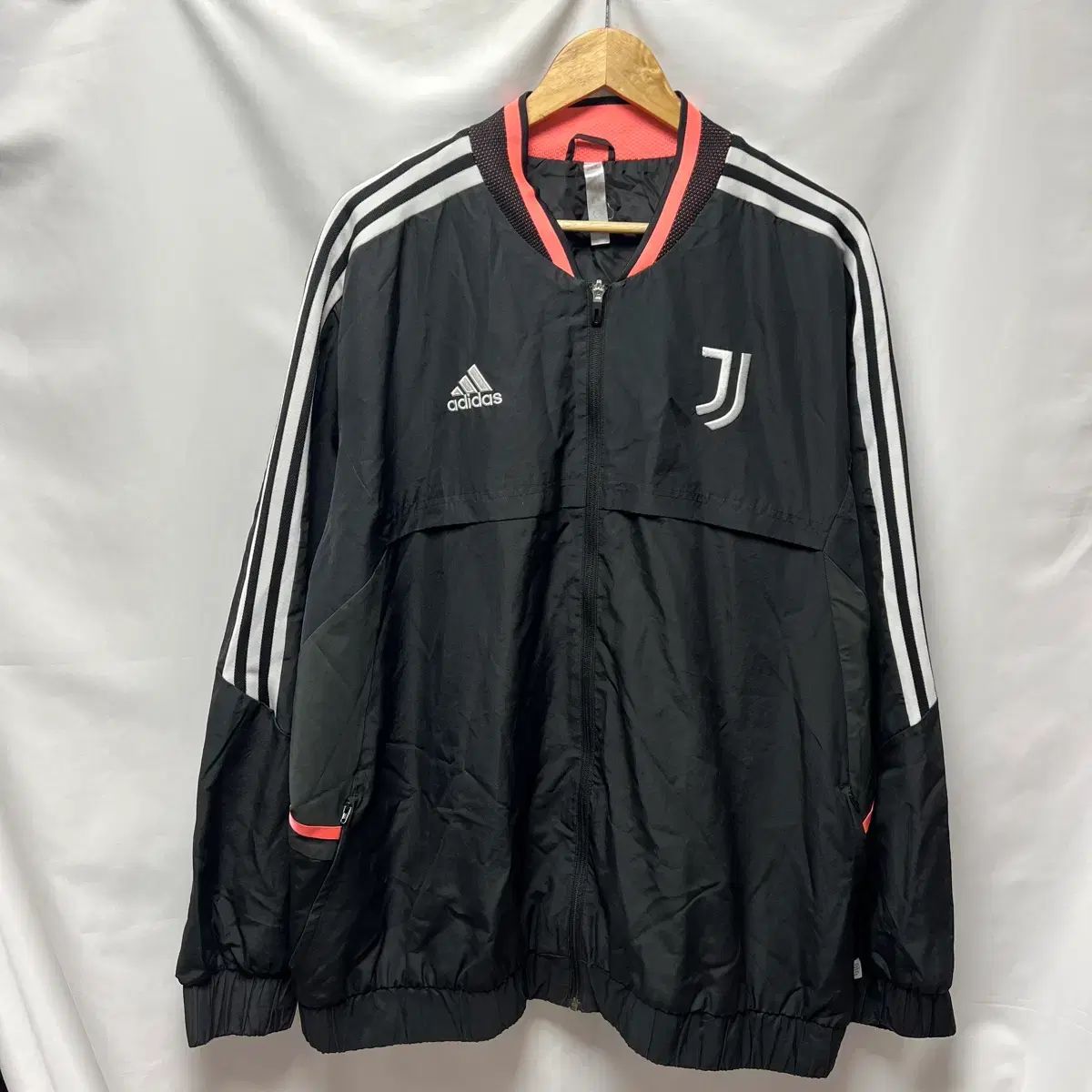 正規品/3XL adidas ユヴェントス 23-24 トレーニング ブラック ウーブン ウィンドブレーカー