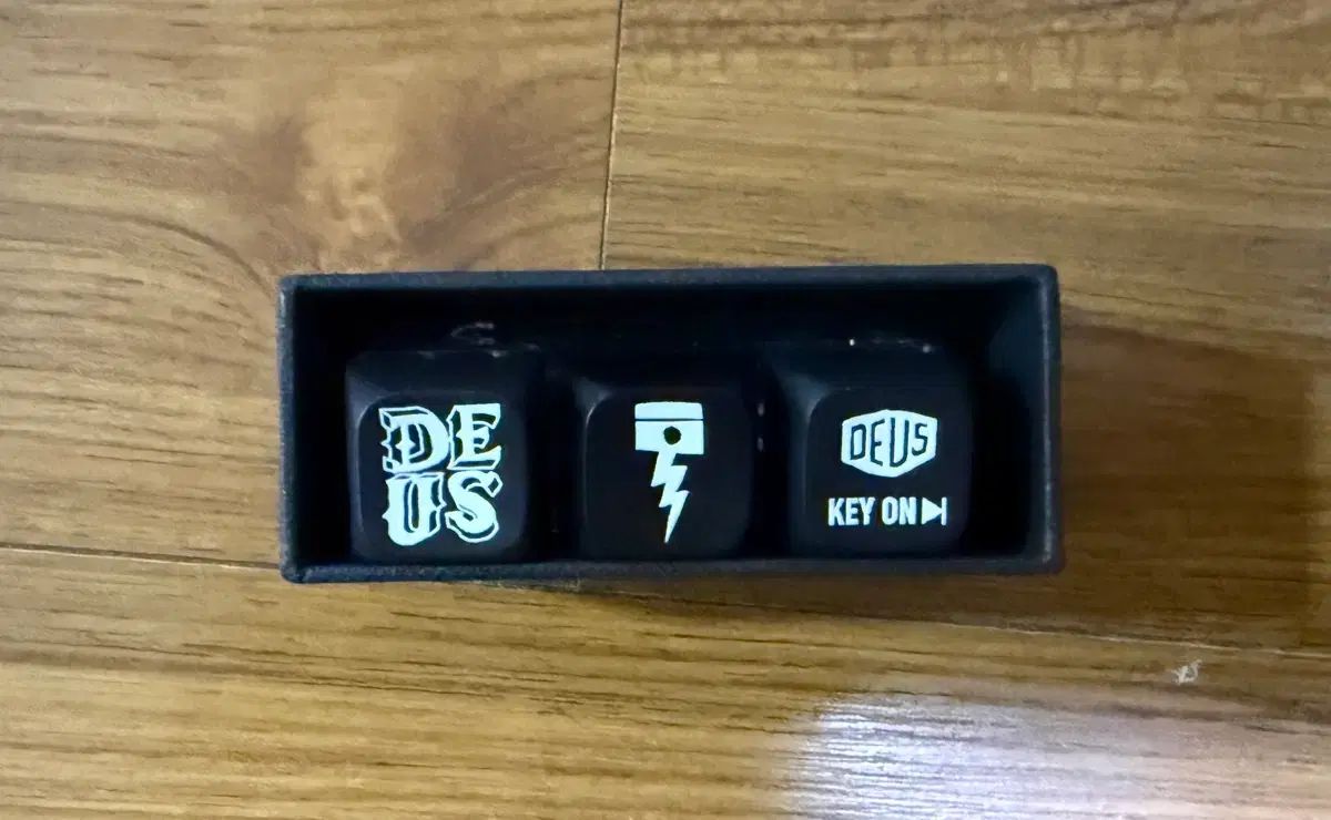 DEUS EX MACHINA キーキャップ キーホルダー