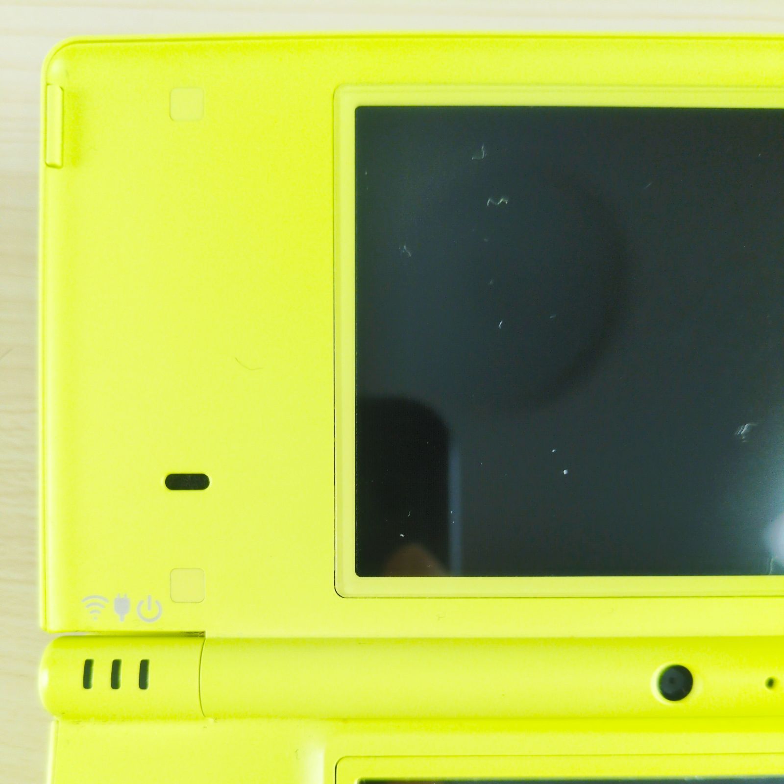 ニンテンドーDSi ライムグリーン 本体 動作確認済 充電ケーブル付 初期 