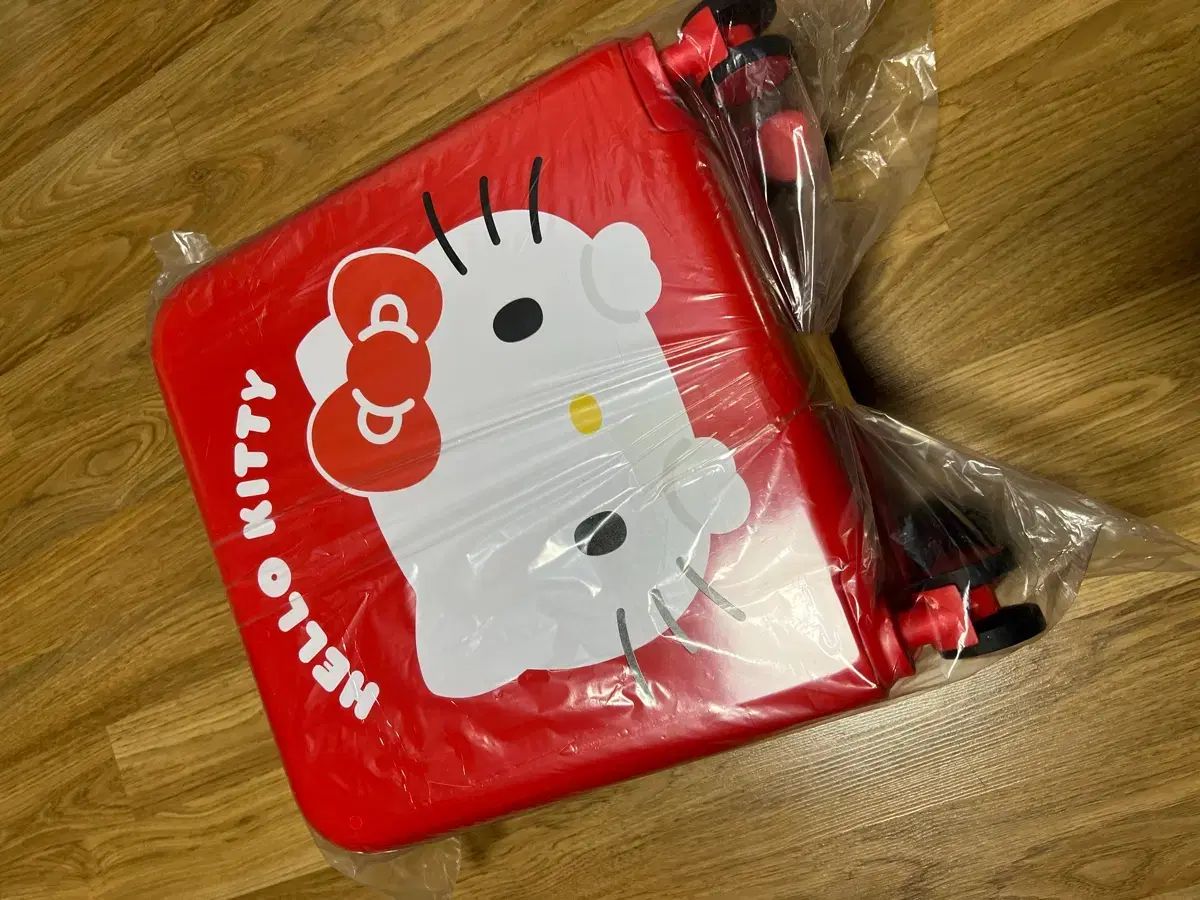 セブンイレブン ハローキティ キャリアー (未開封/新品)