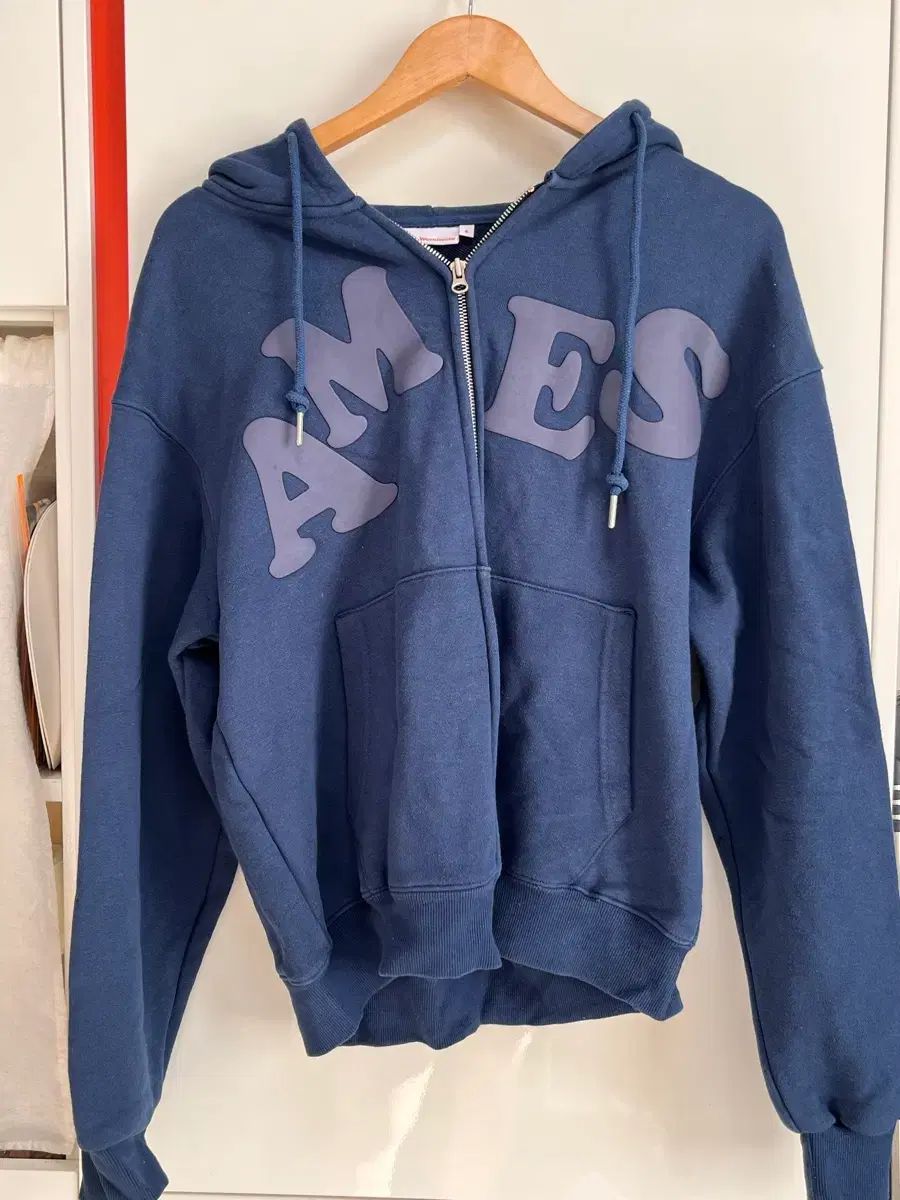 ames ジップアップフーディー