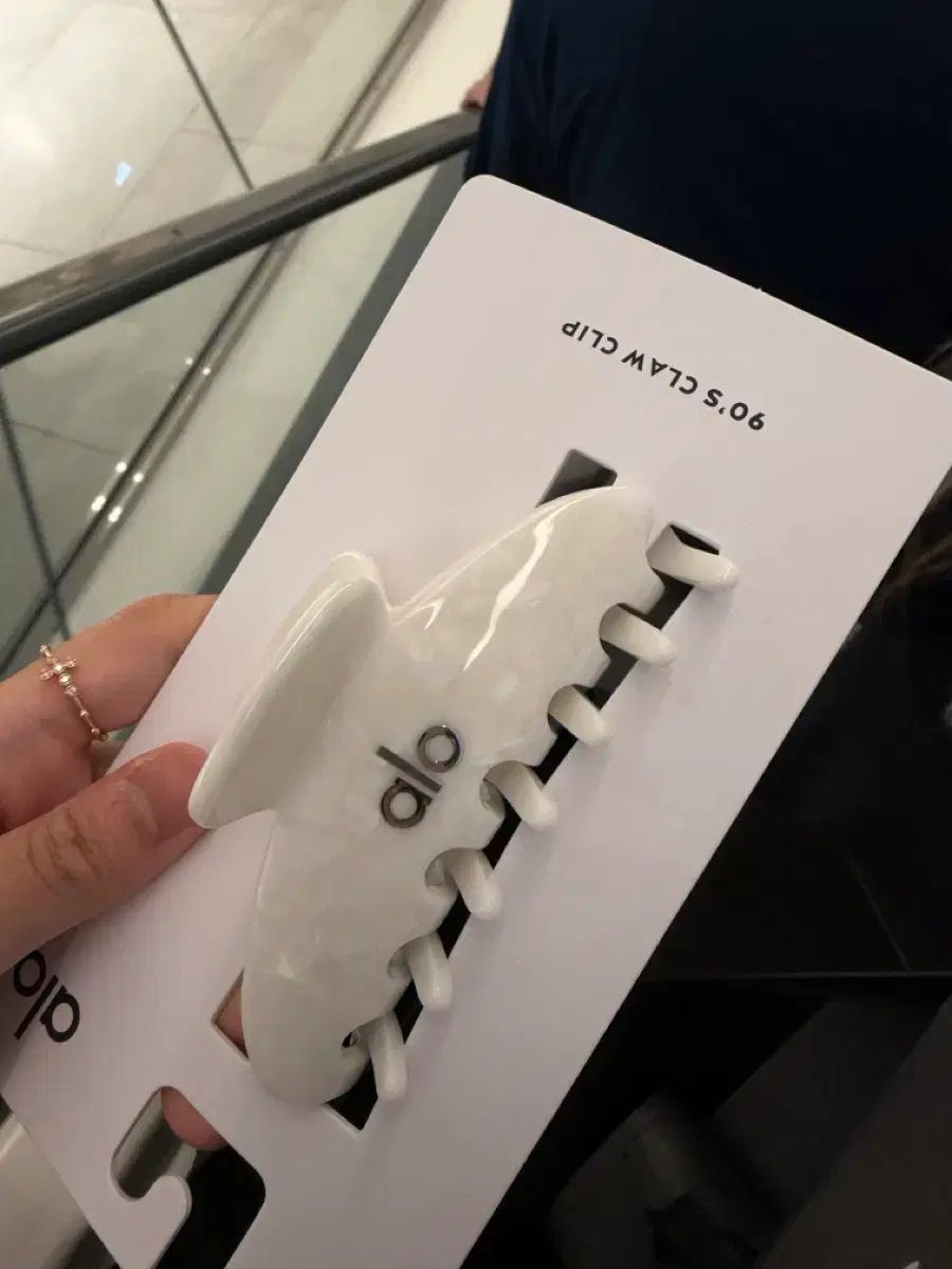 新品 アロ alo バンスクリップ ヘアクリップ 白
