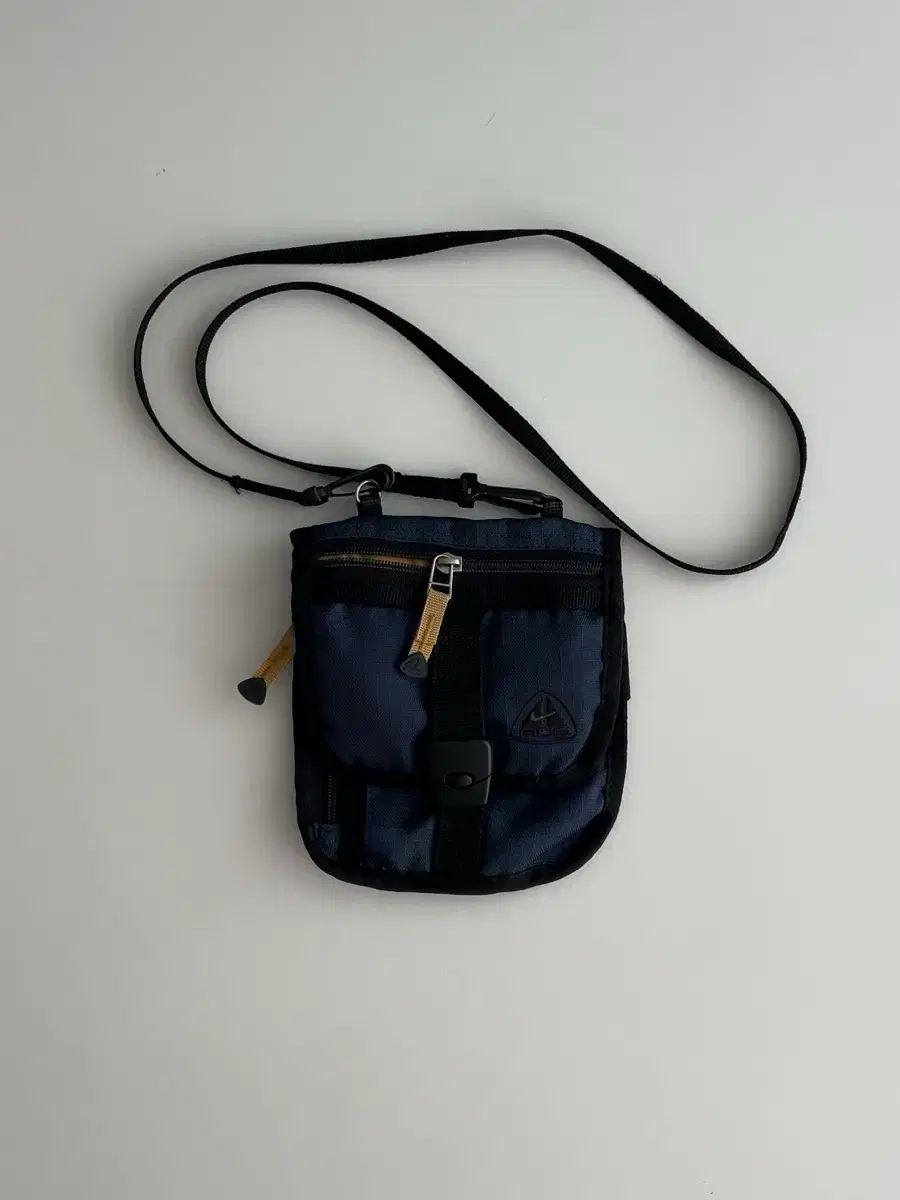 NIKE ACG クロスバッグ