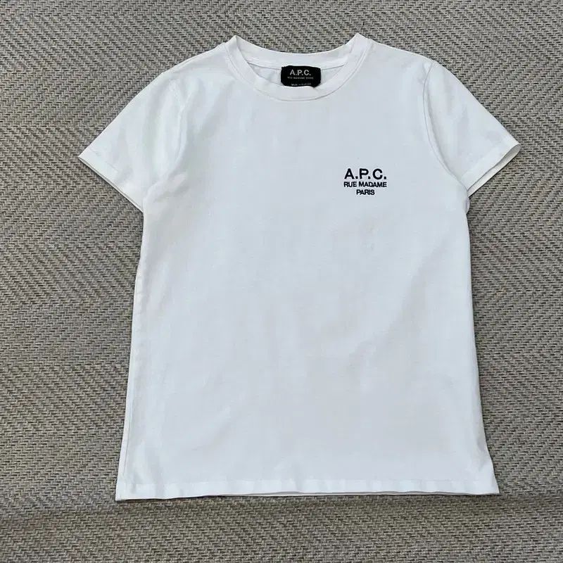 A.P.C. アーペーセー 刺繍ロゴ 半袖T r3681