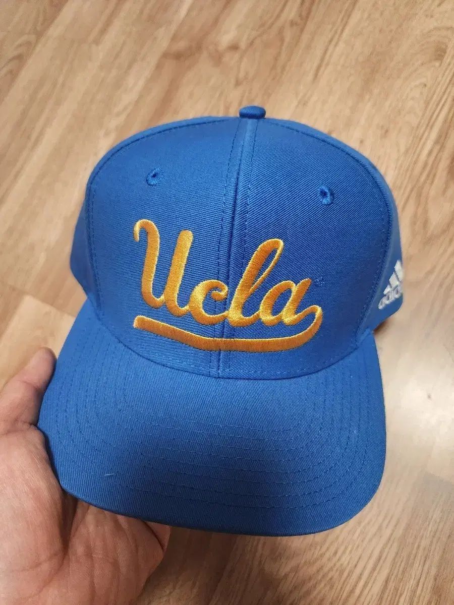 アディダス UCLA スナップバック ベースボールキャップ ブルー