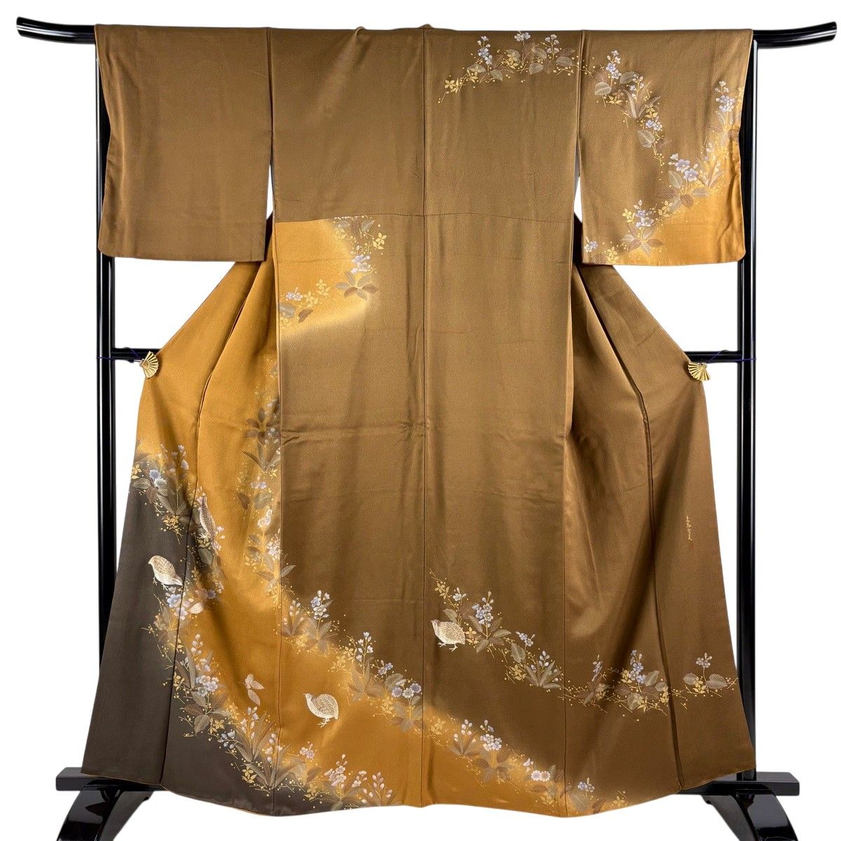 【美品】 訪問着 身丈160cm 裄丈66.5cm M 袷 落款 草花 うずら 金銀彩 ぼかし 山吹茶色 正絹 秀品 【中古】