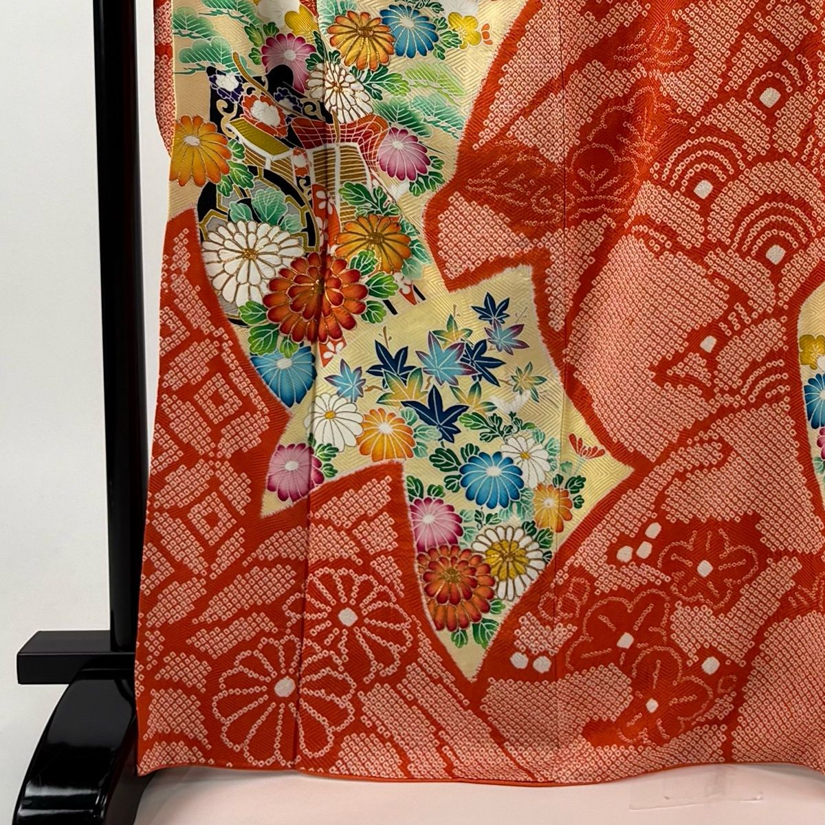HG8847 振袖 絞り オレンジ 梅 松 菊 鱗 着丈約166.5ｃｍ 着物 振袖 身丈168cm 裄丈65cm M 袷 御所車 菊 金糸 絞り オレンジ 正絹 秀
