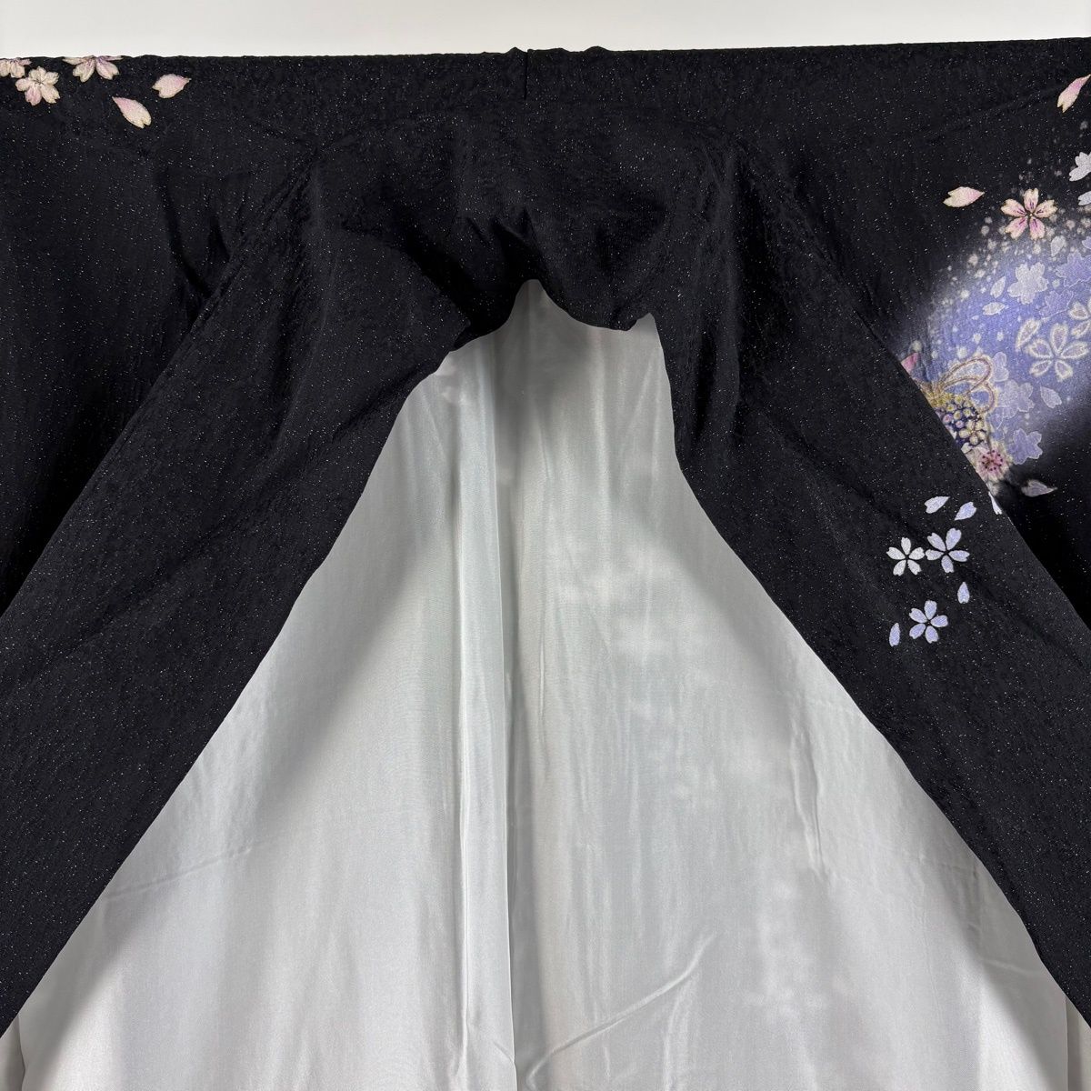 振袖 身丈161cm 裄丈67cm M 袷 鈴乃屋 鈴 桜 銀通し 金彩 黒 正絹 名品 【中古】