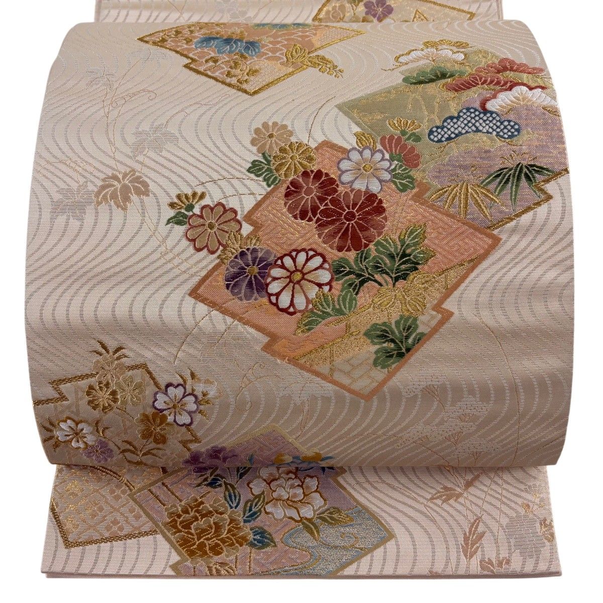 【美品】 袋帯 秀品 鈴乃屋 松皮菱 松竹梅 金糸 箔 ベージュ 六通 正絹 【中古】