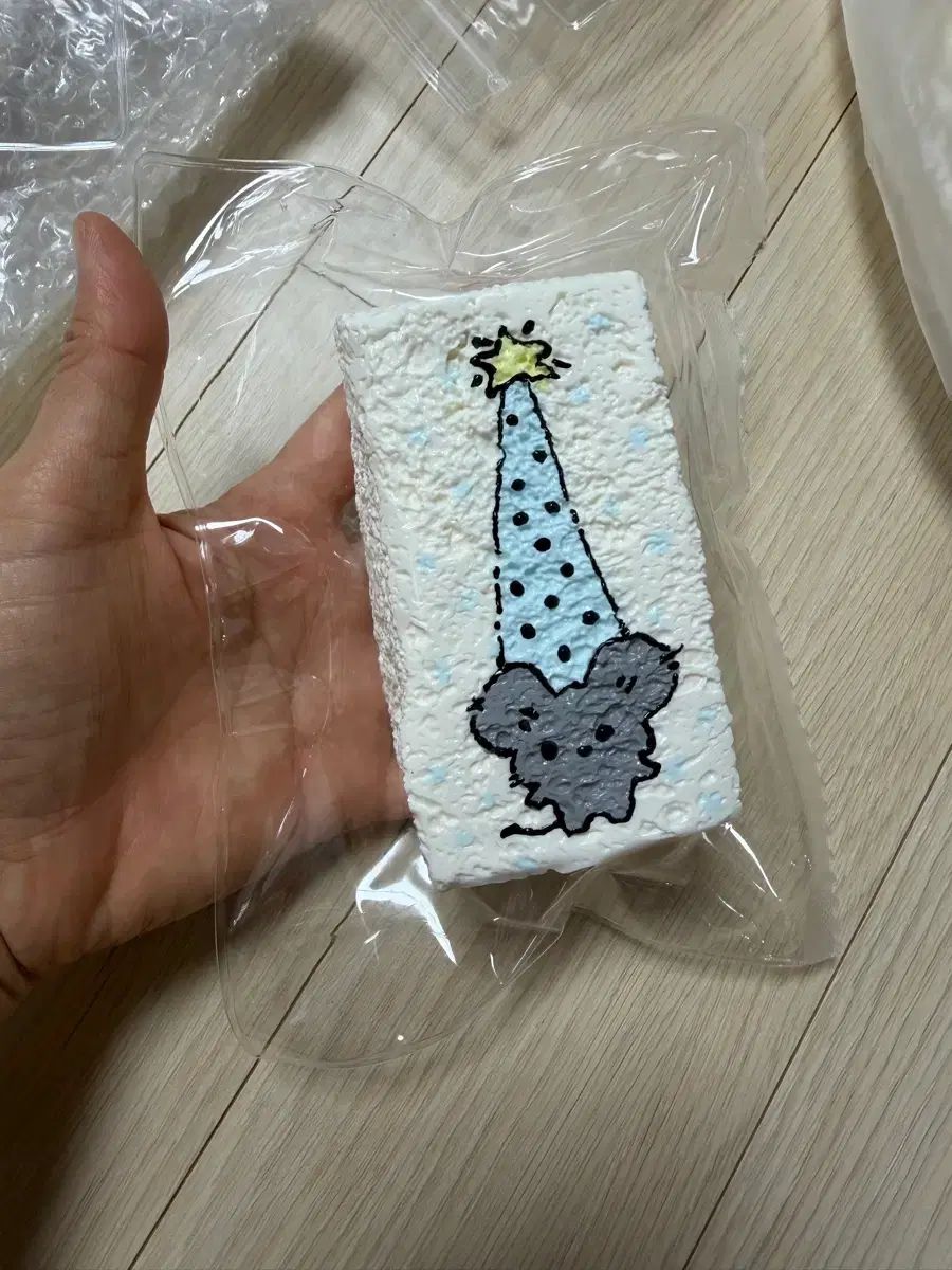 heqiqi 限定モデル キュートなトースト（キーホルダーがどこにあるか探さなきゃ）