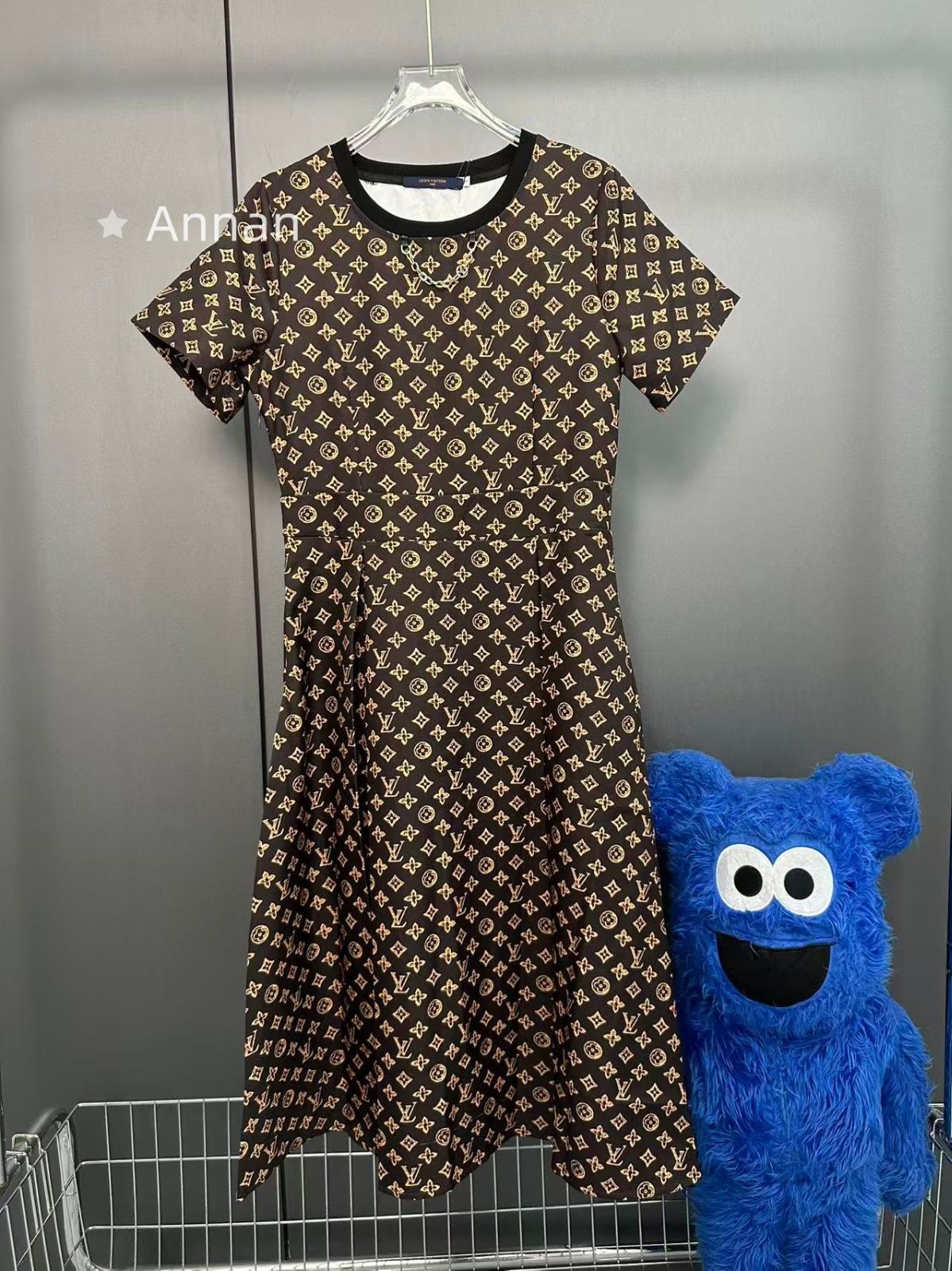 現行限定未使用に近い 新品 LV LOUIS VUITTON ルイヴィトン ワンピース レディース