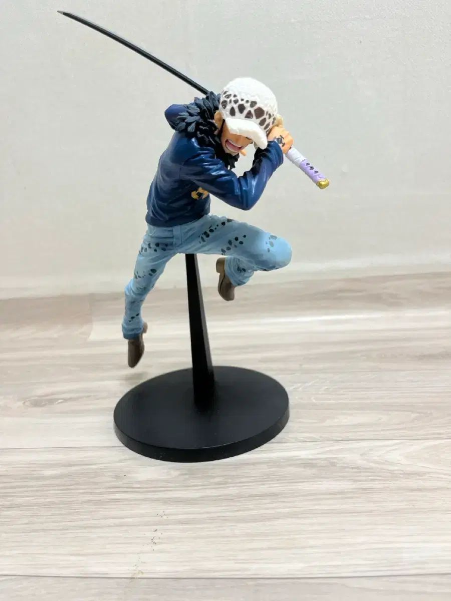 ONE PIECE ロー フィギュア ボックス