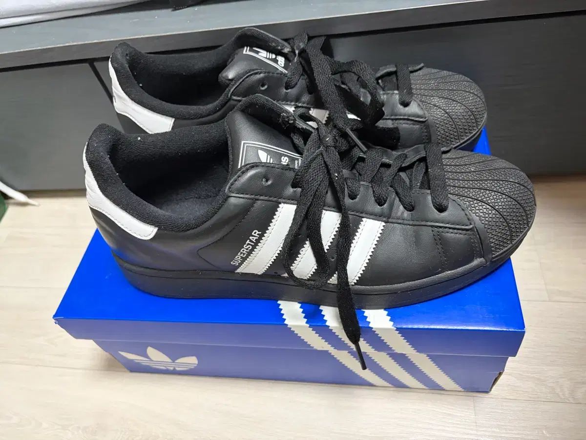 アディダス SUPERSTAR ブラック スニーカー ボックス含む 280