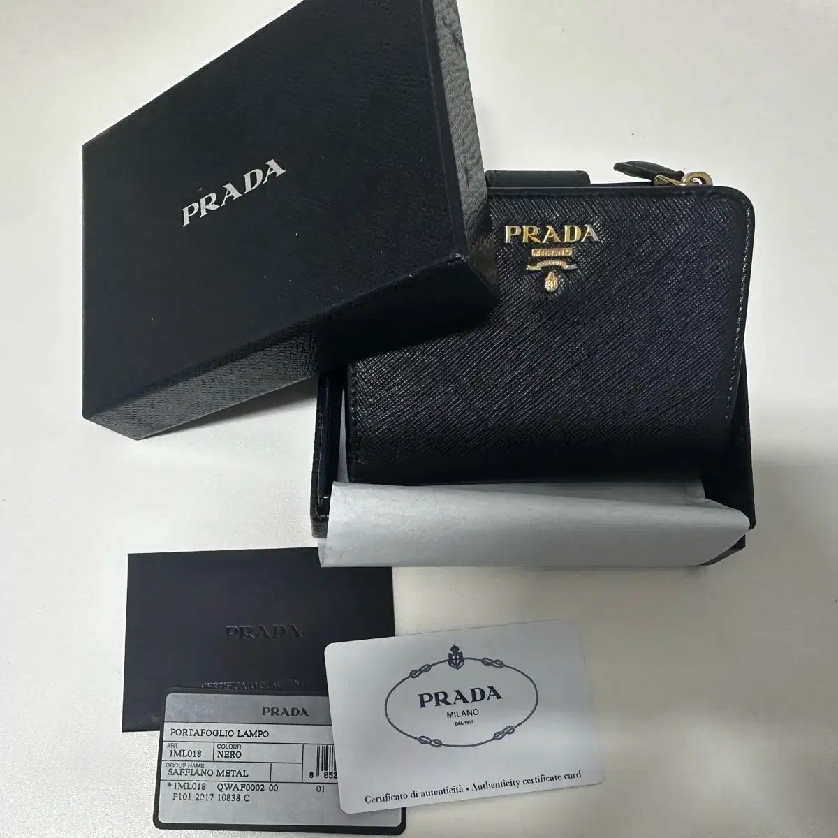 正規品 フルセット PRADA プラダ サフィアーノ 二つ折り財布 ブラック 11,408円