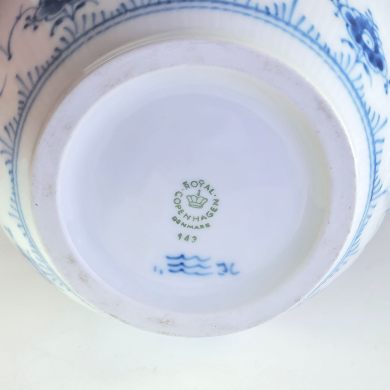 ブルーフルーテッド ハーフレース ティーポット 1000ml ロイヤル 