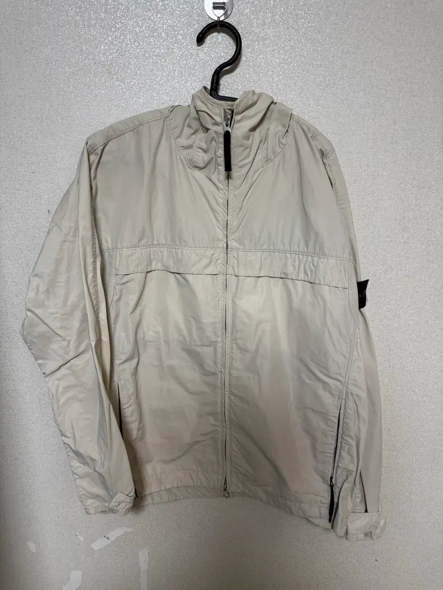 STONE ISLAND ストーンアイランド クリーム色 ウィンドブレーカー ジャケット