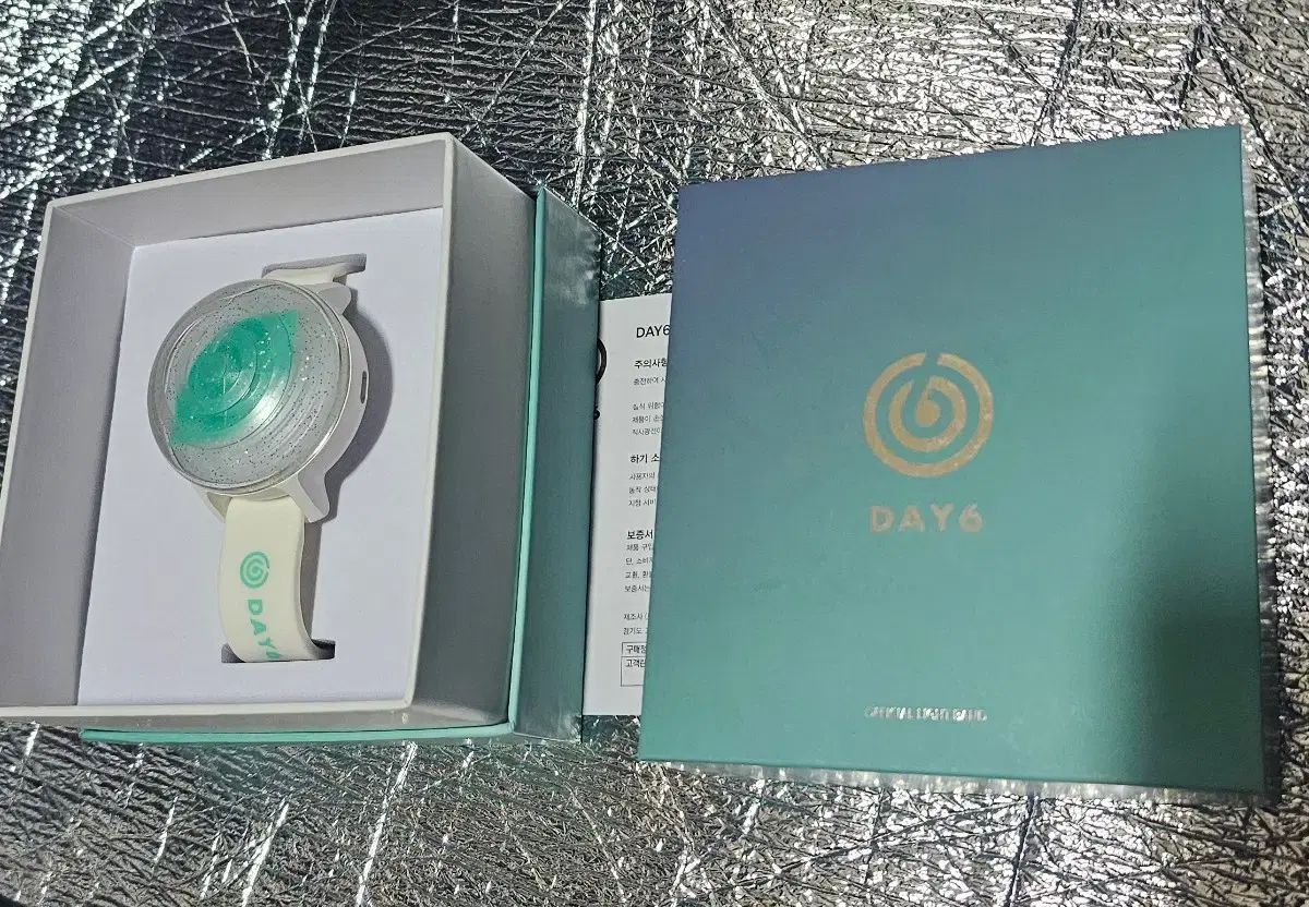 DAY6（デイシックス）ライトバンド「마데워치1」出品