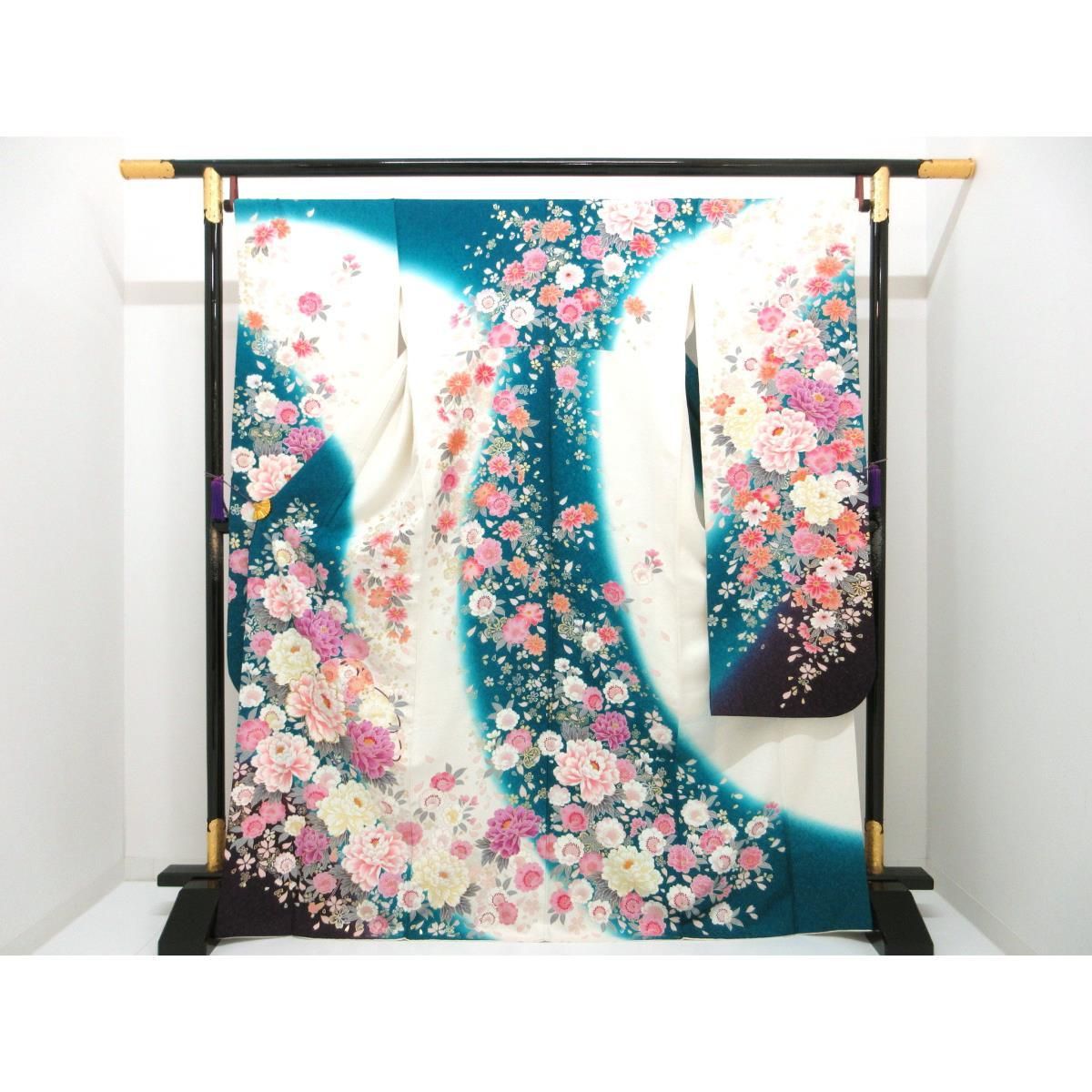 振袖　友禅金彩加工　刺繍入りボカシ染 振袖 銀通しボカシ染 友禅金彩加工 刺繍入り - メルカリ