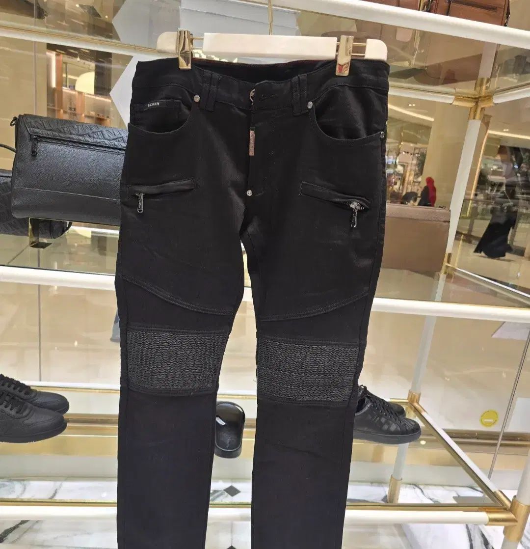 新品 BALMAIN バルマン 新モデル MONOCHROME モノクローム テック ブラック バイカー ジーン L