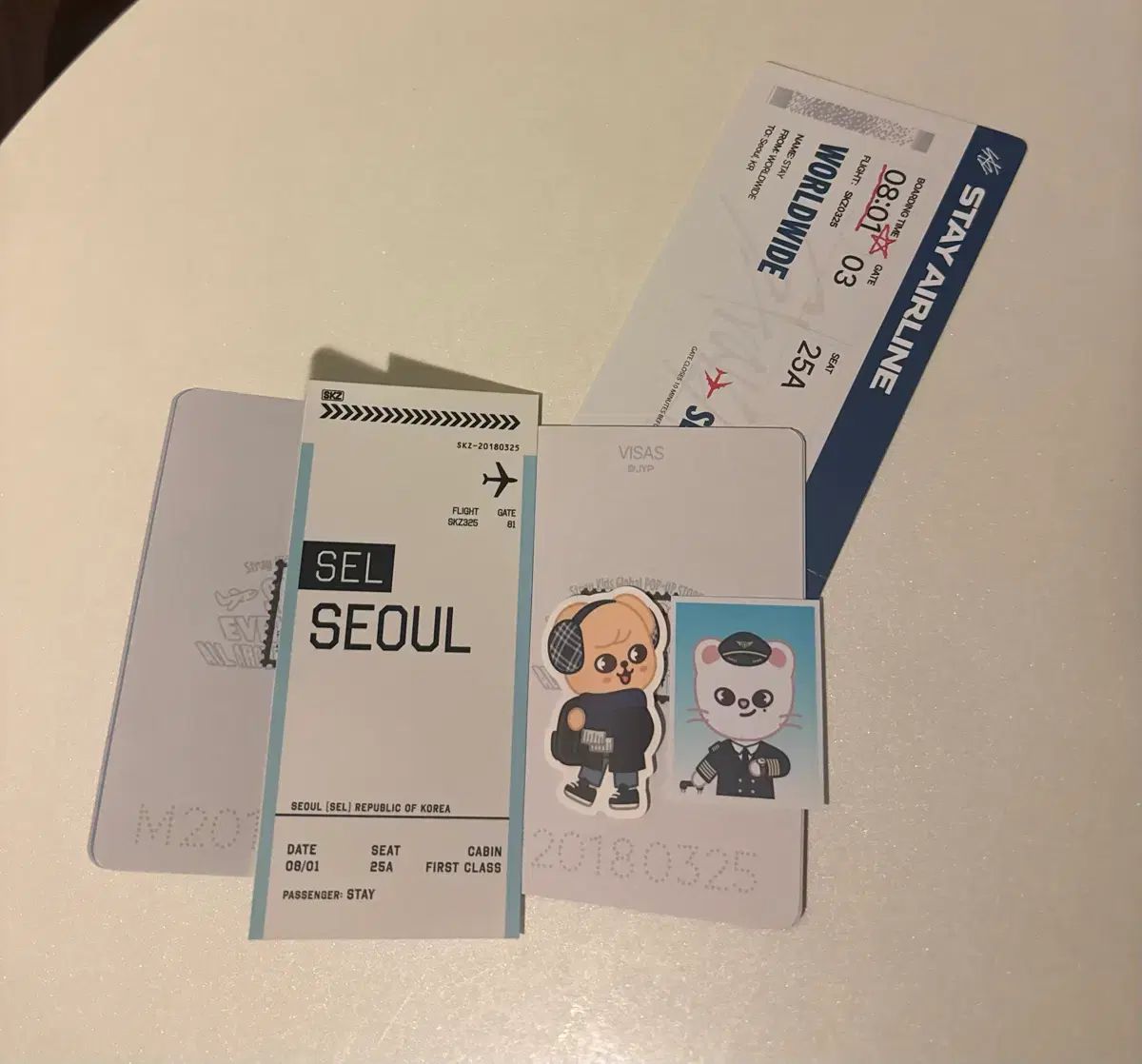 Stray Kids(ストレイキッズ・スキズ・SKZ) SKZOO ポップアップ パスポート ボーディングパス ステッカー 証明写真 ジニレット パピーム 出品 5,092円
