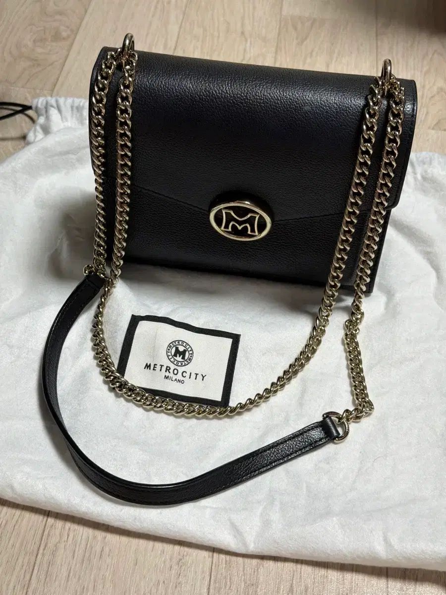 正規品 METROCITY クロスバック ブラック