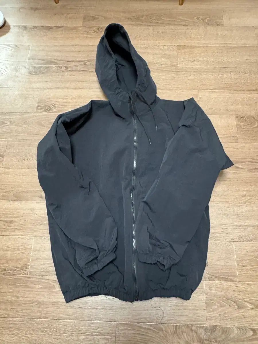 3 size イージー Gosha Rubchinskiy(ゴーシャラブチンスキー) WHO フード ウィンドブレーカー ジャケット WB-01 チャコール