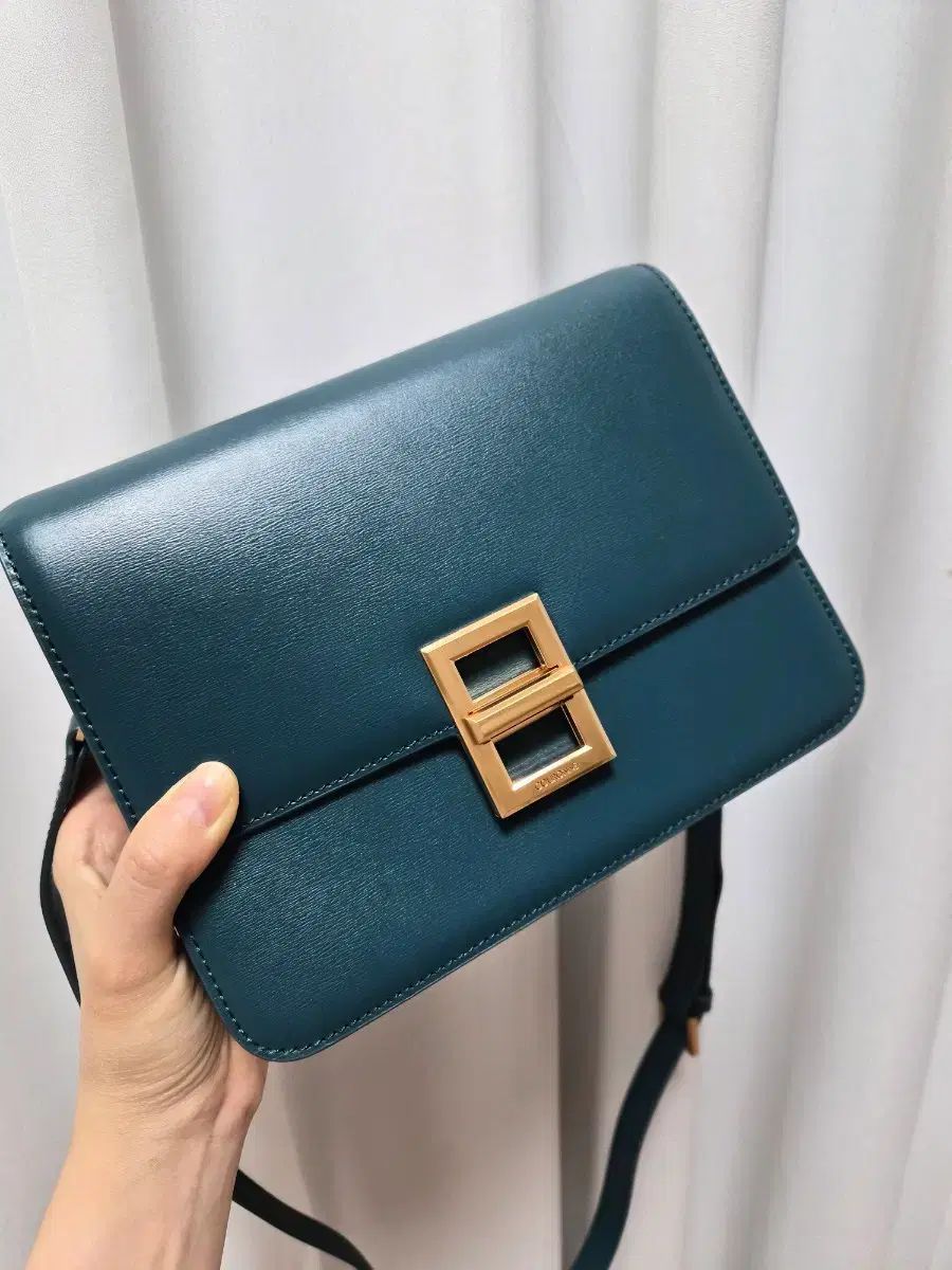 新品 クロンヌ クロスバック