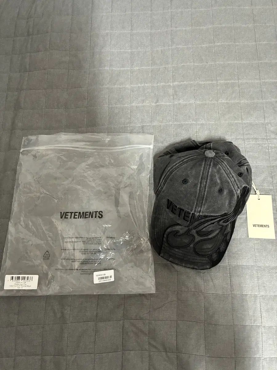 VETEMENTS ヴェトモン フレイム ロゴ ベースボールキャップ