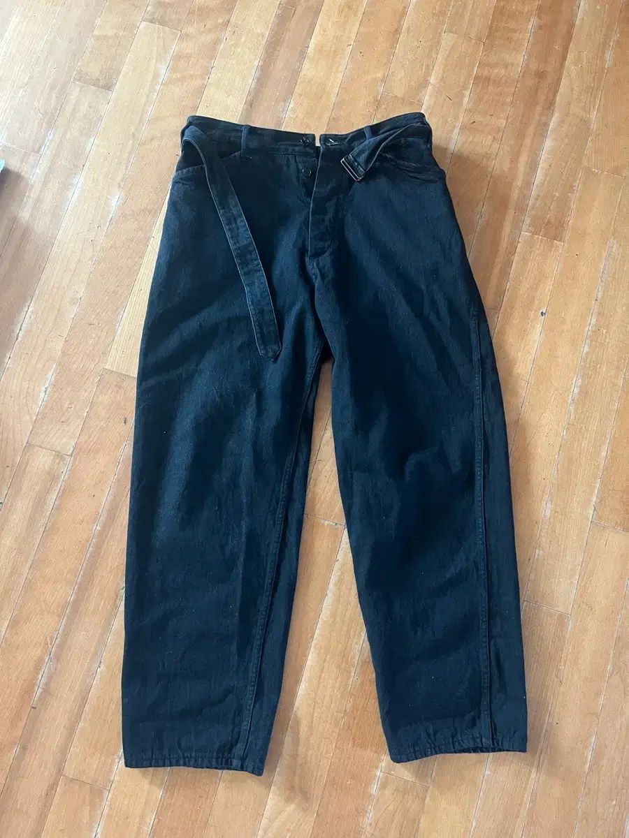 コモリ 22aw ベルト付き デニム パンツ 1サイズ ブラック