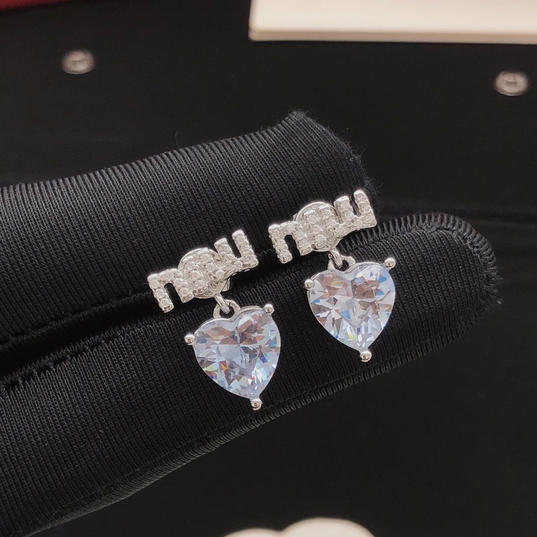 送料無料 新品！新品 MIUMIU ミュウミュウ ピアス レディース 結婚式 卒業式 清楚 イベント 入学式