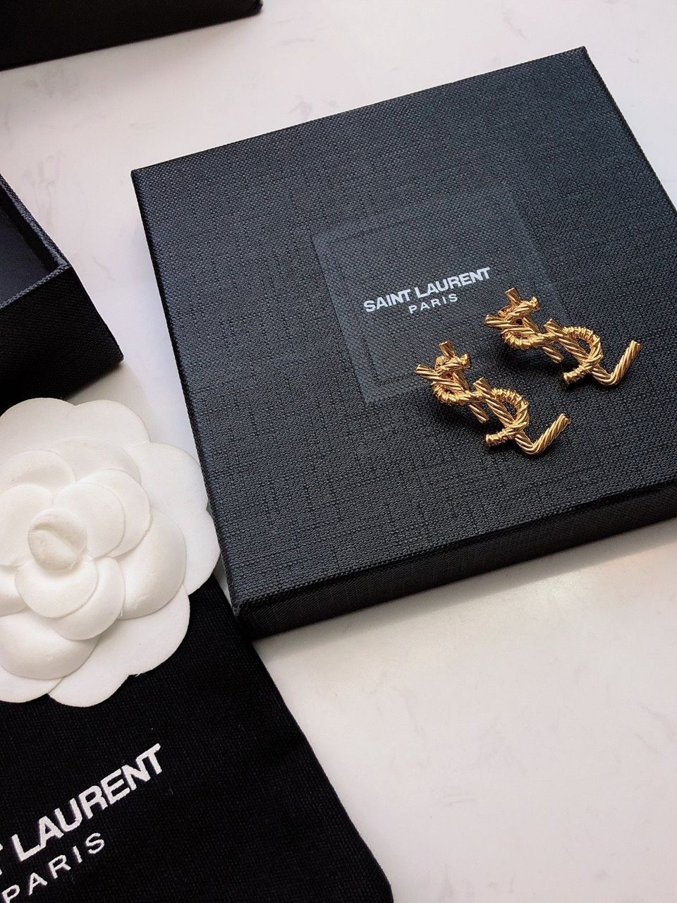 送料無料 超美品 新品！新品 YSL YVES SAINT LAURENT イヴサンローラン ピアス レディース 結婚式 卒業式 清楚 イベント 入学式