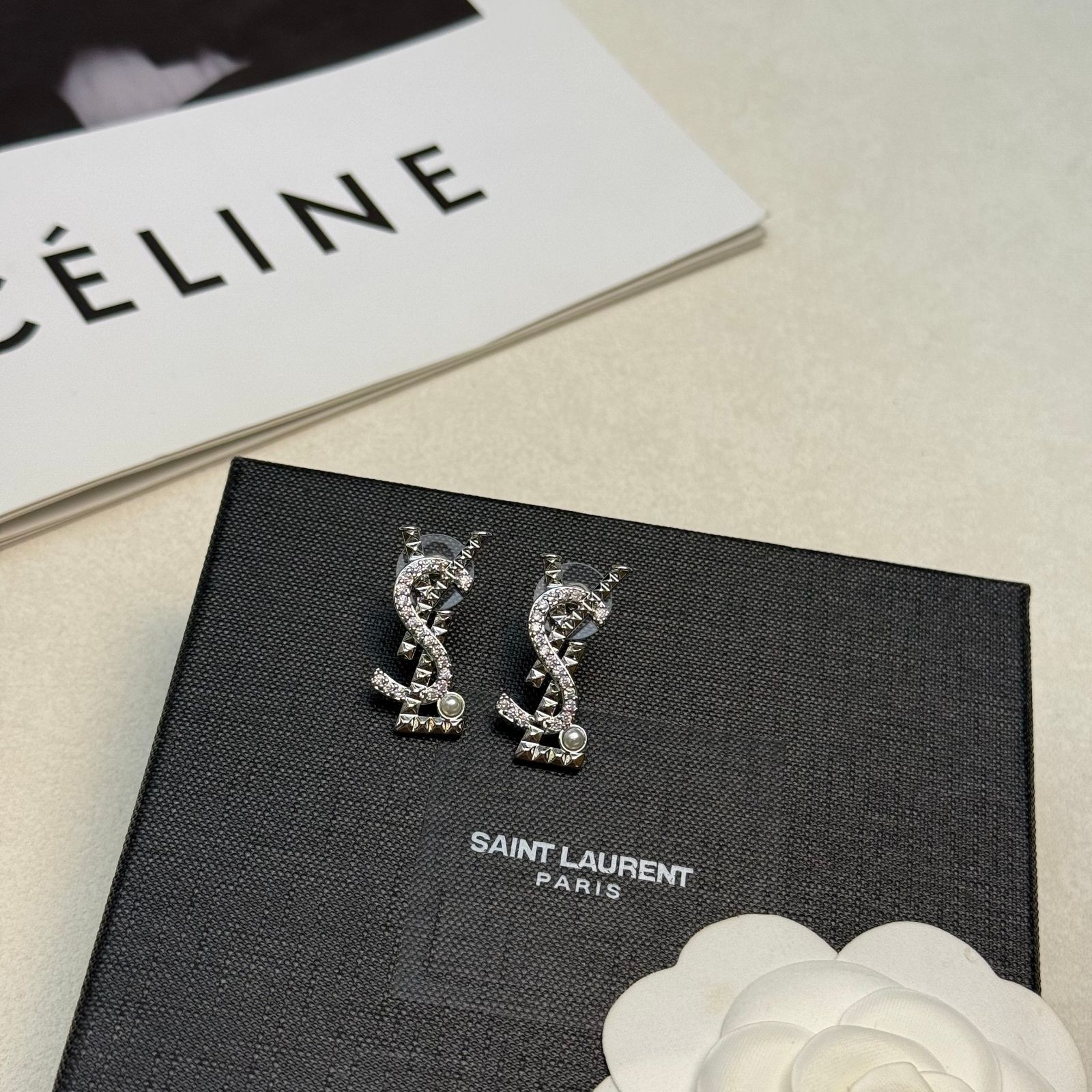 超希少 送料無料新品 YSL YVES SAINT LAURENT イヴサンローラン ピアス レディース 結婚式 卒業式 清楚 イベント 入学式｜ピアス(両耳用)