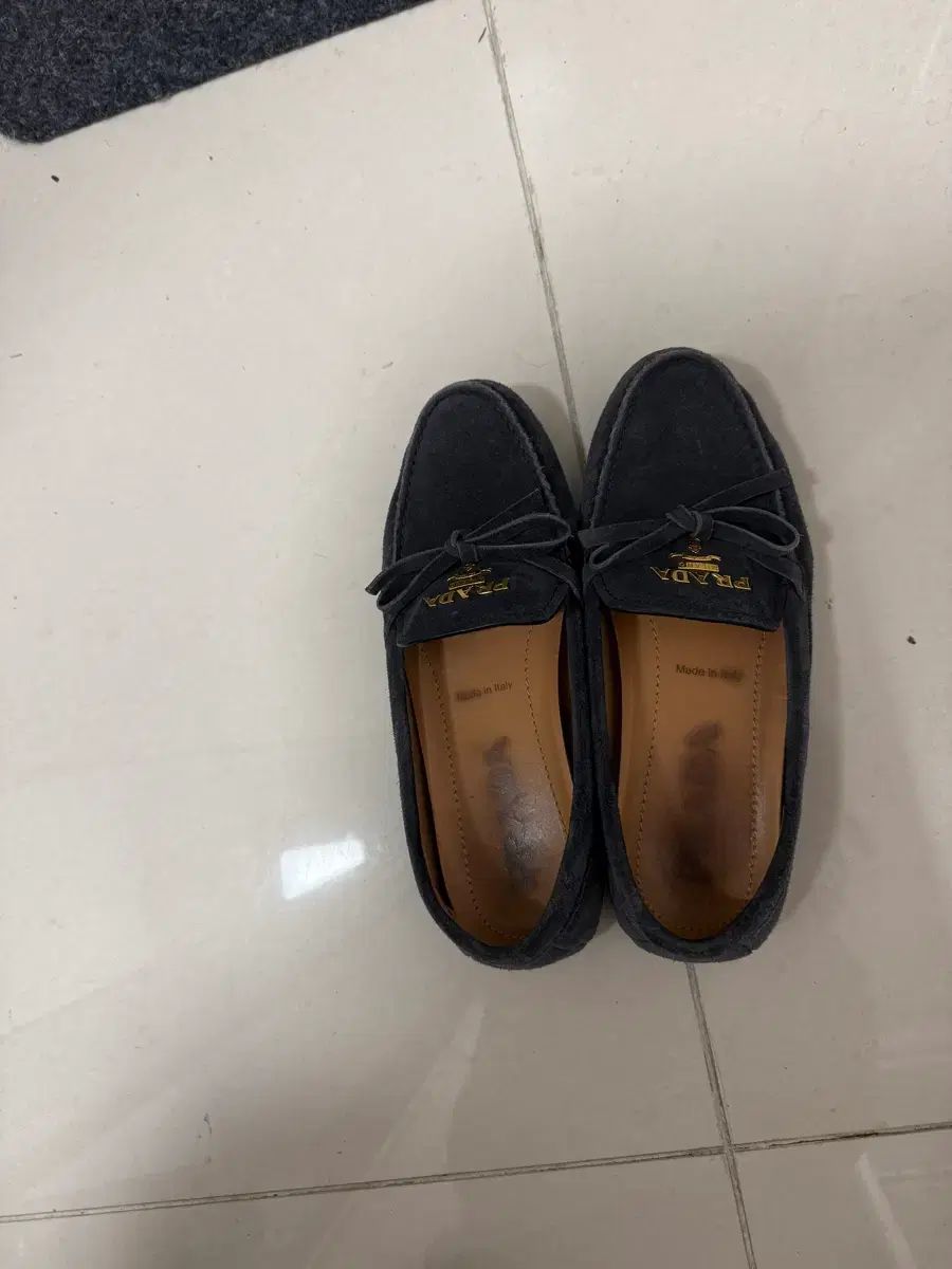 PRADA スウェード ローファー ネイビー
