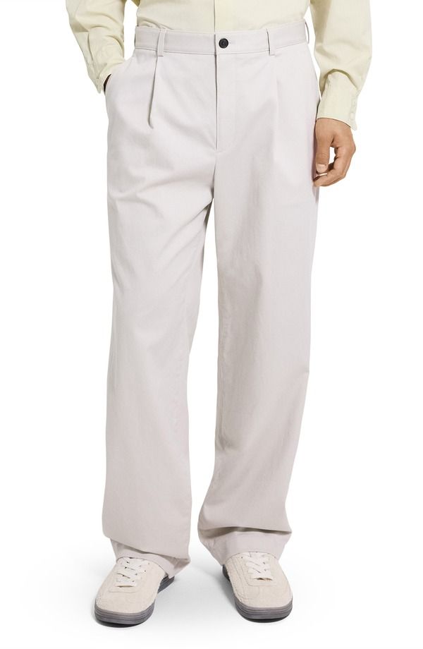 セオリー メンズ ボトムス カジュアルパンツ コットン Theory Relaxed Pleat in Moonsoft Cotton Blend Pantsilver Cloud Uqa シルバー
