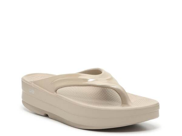 【送料無料】 オーフォス レディース サンダル シューズ Oomega Platform Flip Flop Beige
