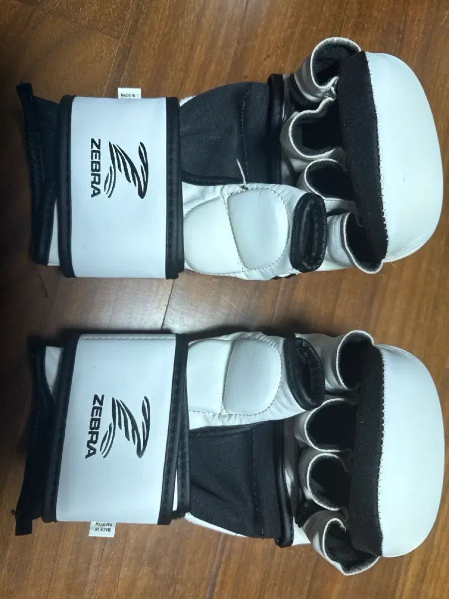 ゼブラ mma グローブ 白