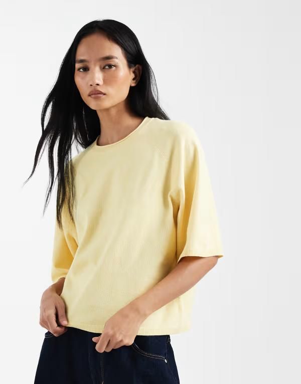 オンリー レディース アウター ニット・セーター ONLY boxy knit short sleeve top in pale yellow Sunlight イエロー