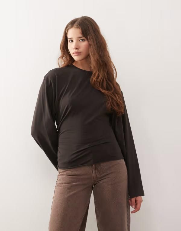 ウィークデイ レディース トップス Tシャツ ウエストマーク シャツ Weekday cinched waist long sleeve tshirt in dark Dark brown ブラウン