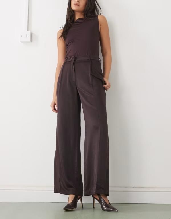 モンキ レディース ボトムス カジュアルパンツ ワイドレッグ パンツ サテン Monki satin wide leg tailored pants in dark chocolate Chocolate brown ブラウン