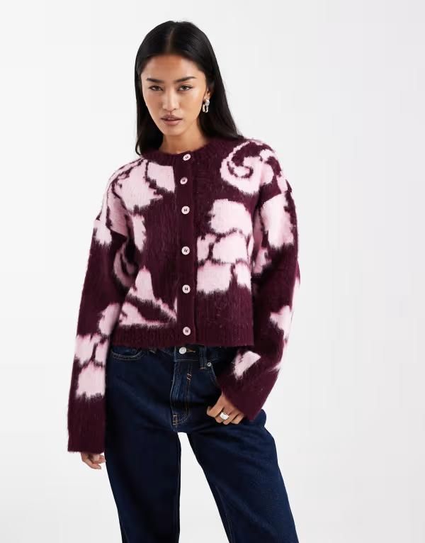エイソス レディース アウター カーディガン フラワー柄 ニット フラワー ASOS DESIGN brushed knit floral cardigan in plumulti マルチカラー
