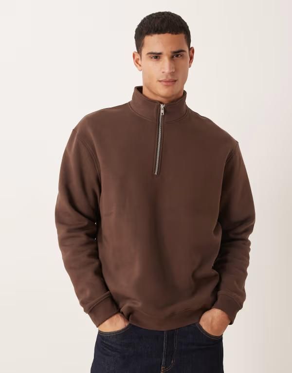 エイソス メンズ アウター パーカー・スウェット リラックスフィット ハーフジップ シャツ ASOS DESIGN essentials relaxed fit quarter zip sweatshirt BROWN ブラウン