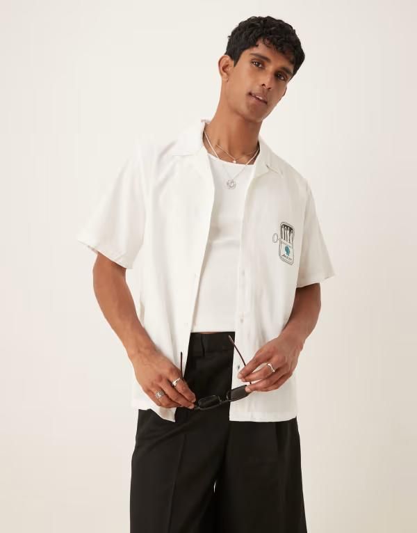 エイソス メンズ トップス シャツ プリント ASOS DESIGN relaxed revere shirt with chest print WHITE ホワイト