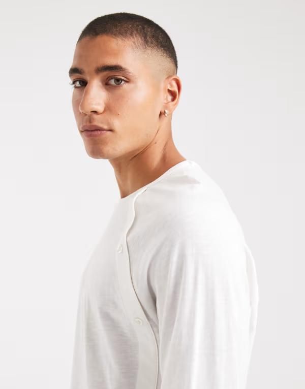コルージョン メンズ トップス Tシャツ アシンメトリー COLLUSION long sleeve henley with asymmetric buttons in ecru WHITE ホワイト