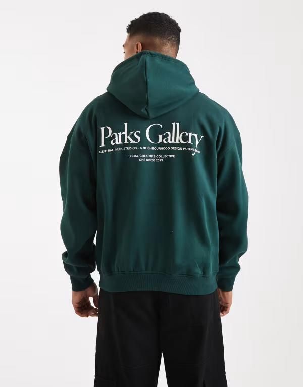 オンリーアンドサンズ メンズ アウター パーカー・スウェット プリント パーカー ONLY SONS printed hoodie in dark Pine grove グリーン