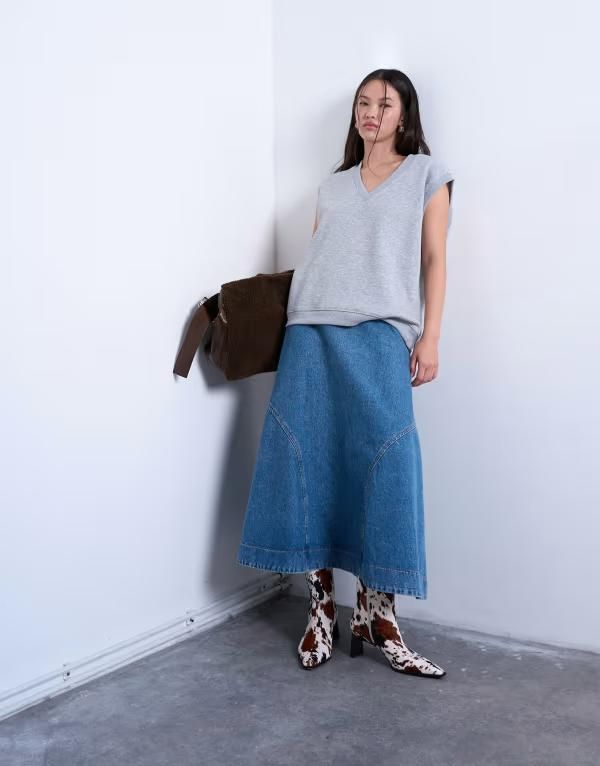 トップショップ レディース ボトムス スカート デニム Topshop denim seamed circle skirt in mid MID BLUE ブルー