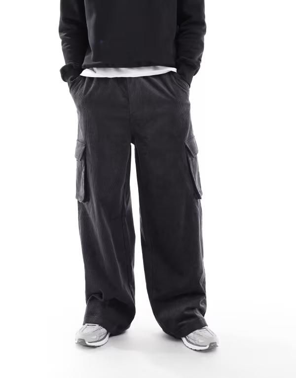 エイソス メンズ ボトムス カジュアルパンツ カーゴパンツ コーデュロイ パンツ ASOS DESIGN super baggy corduroy cargo pants in charcoal CHARCOAL チャコール